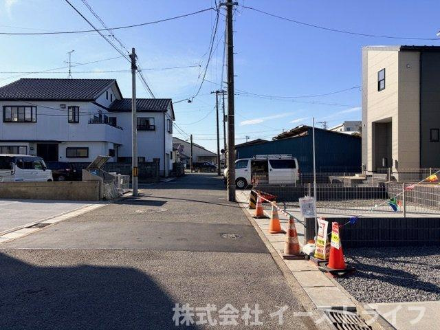 【新築戸建】　いわき市小名浜西君ヶ塚町第3　長期優良住宅の前面道路含む現地写真|南側6ｍ公道
