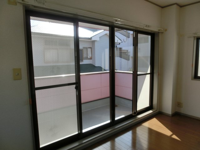 福島貸家の洋室