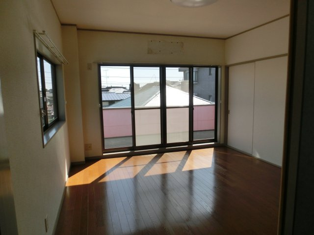 福島貸家の洋室