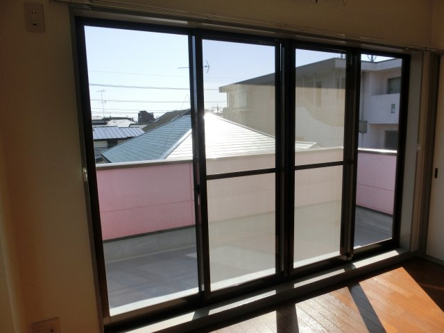 福島貸家の洋室