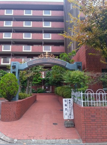 ラフィーネ本山のエントランス