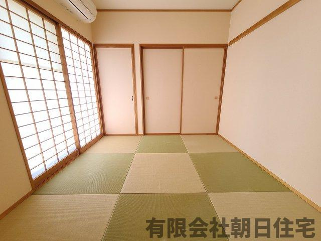 【和室】 | 東朝日町 中古戸建４LDK  | 明るい和室です