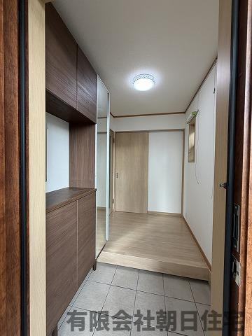 【玄関】 | 東朝日町 中古戸建４LDK  | きれいな玄関です