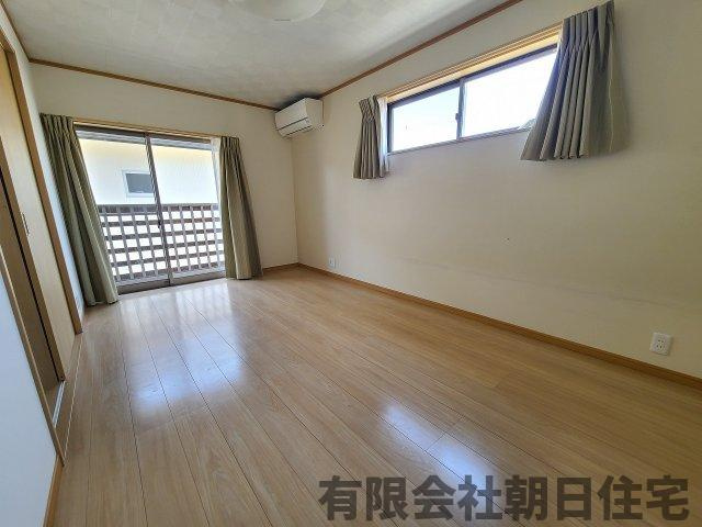 【洋室】 | 東朝日町 中古戸建４LDK  | 洋室です