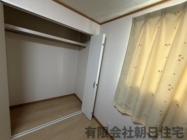 【洋室】 | 東朝日町 中古戸建４LDK  | 洋室です