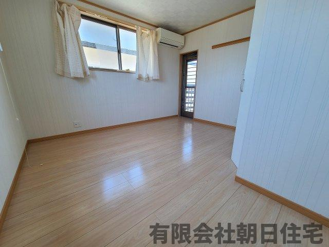 【洋室】 | 東朝日町 中古戸建４LDK  | 洋室です