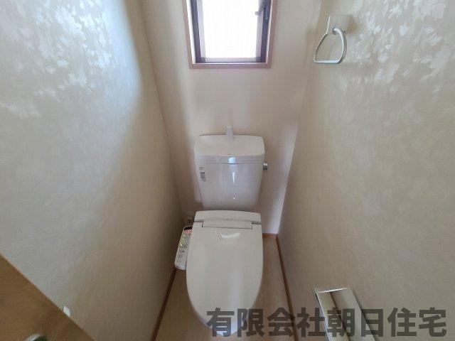 【トイレ】 | 東朝日町 中古戸建４LDK  | 清潔感のあるトイレです