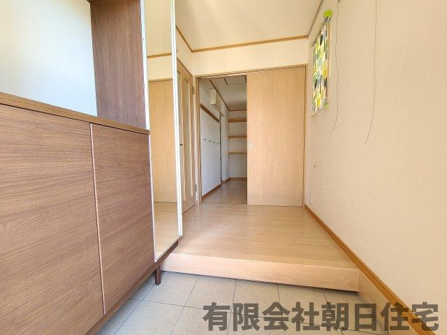 【玄関】 | 東朝日町 中古戸建４LDK  | 玄関です