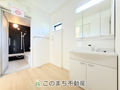 【洗面所】 | CRADLEGARDEN真岡市台町第9　1号棟 | シャンプードレッサーで朝の身支度♪伸びるホースでお掃除も簡単清潔です！