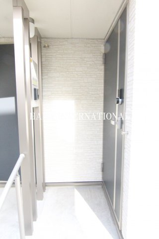 クレイノサードTの玄関