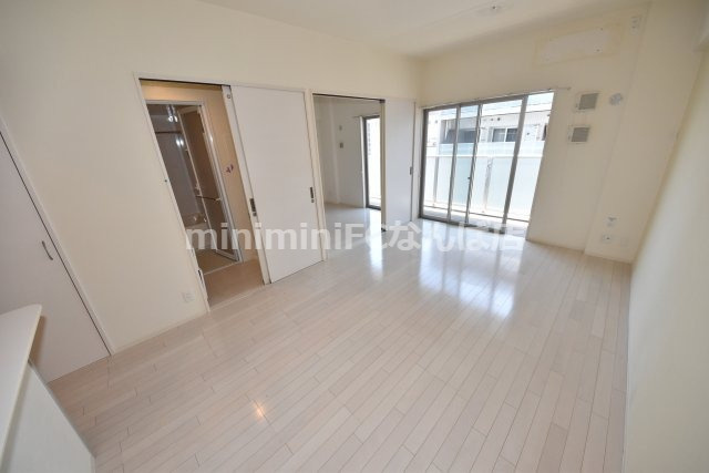 リンデンプラザ心斎橋の居間・リビング