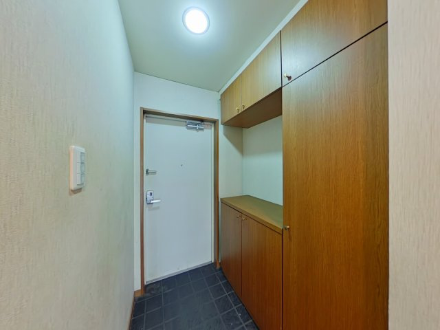 グラン・コート島田本町の玄関|・玄関
玄関横には備え付けのシューズボックスがあります。