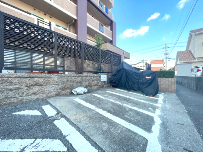 グラン・コート島田本町のその他共用部分|・バイク置き場
対象不動産東側にあります。