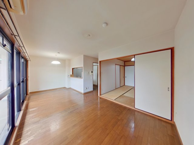 グラン・コート島田本町の居間・リビング|・リビングダイニング
和室が隣接しており、襖を開けることでより開放的な空間に。