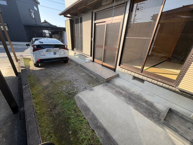 越戸町戸建の庭