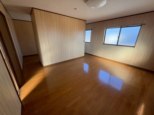 越戸町戸建の居間・リビング