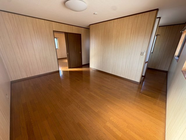 越戸町戸建の居間・リビング