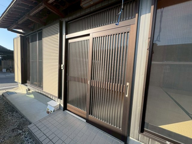 越戸町戸建の玄関