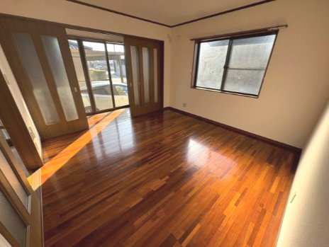 越戸町戸建の居間・リビング