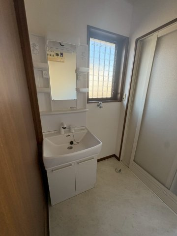 越戸町戸建の洗面所