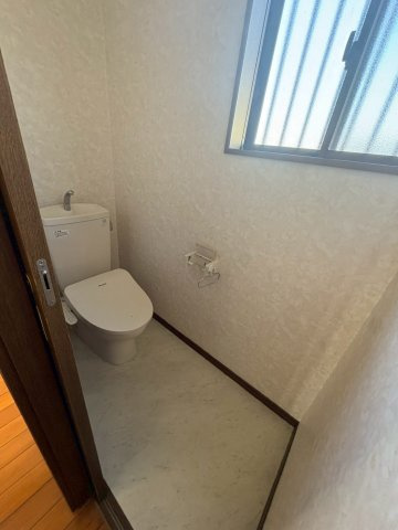越戸町戸建のトイレ
