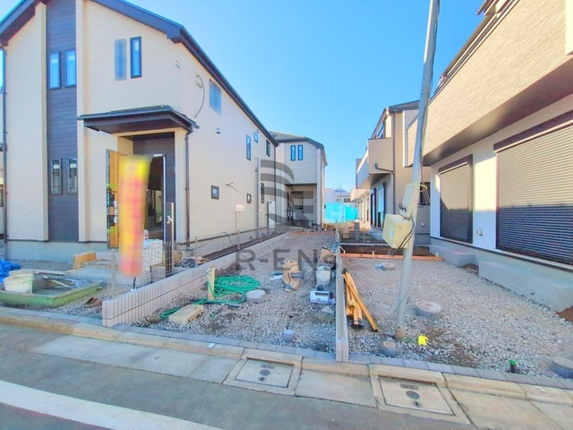 【外観】 | 練馬区大泉学園町１丁目　新築戸建て　E号棟 | 街並みに美しく馴染みながらも、さりげない存在感を放つ佇まい