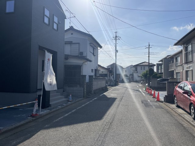 【前面道路含む現地写真】 | 深谷市岡里第3　LiveleGarden.s  新築戸建　全1棟　1号棟