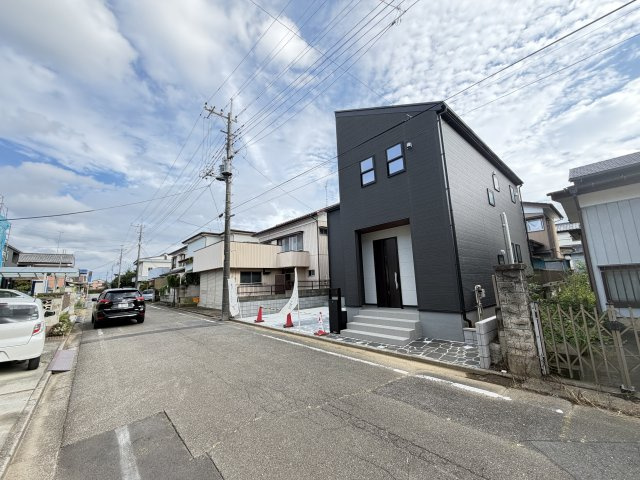 【前面道路含む現地写真】 | 深谷市岡里第3　LiveleGarden.s  新築戸建　全1棟　1号棟