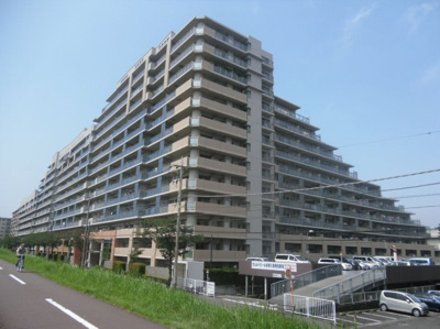 【外観】 | ラヴィラ府中多摩川 | 駅徒歩8分、買い物も便利な立地です。