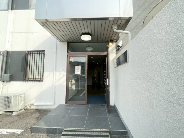 山之手　コスモビル山之手のエントランス