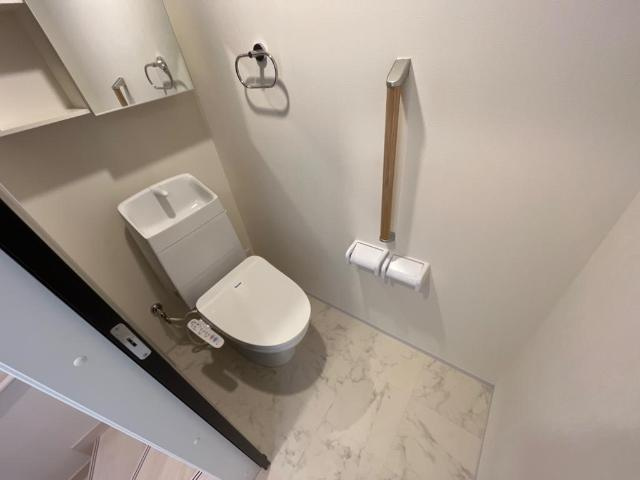 日高市四本木１丁目アパート新築工事のトイレ|シャワー付トイレ（イメージ）