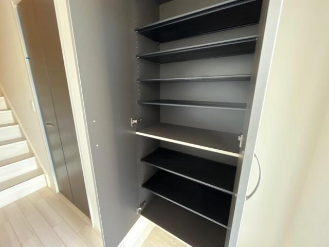 日高市四本木１丁目アパート新築工事の収納|下駄箱（イメージ）