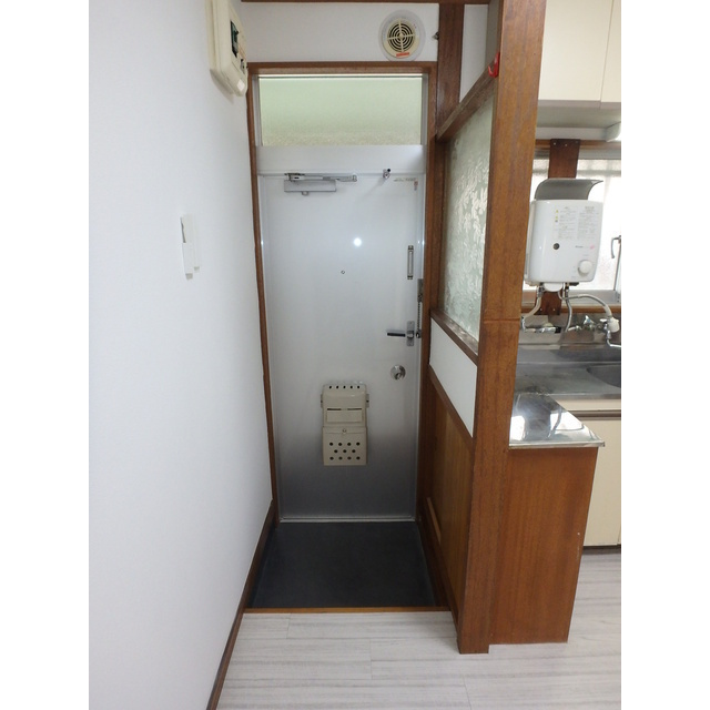 富士見コーポの玄関|収納もある玄関です