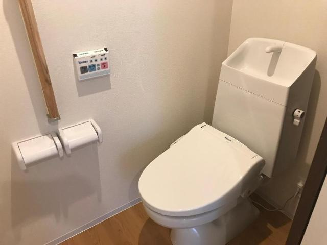 瀬音のいおり（日高市武蔵高萩アパート新築工事）のトイレ|シャワー付トイレ（イメージ）