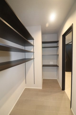 【キッチン】 | 前橋市江木町モデルハウス物件　＃11 | キッチン裏のパントリー