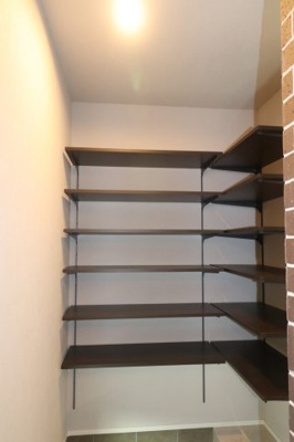 【玄関】 | 前橋市江木町モデルハウス物件　＃11 | 土間収納には造りつけ棚