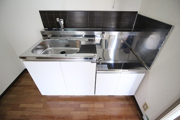 タウニーウエストのキッチン|コンパクトなキッチンで掃除もラクラク