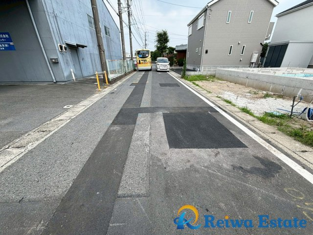 新築戸建　高座郡寒川町倉見の前面道路含む現地写真