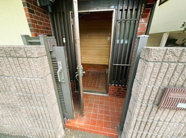 埼玉県狭山市広瀬台1丁目　中古戸建の玄関|玄関です