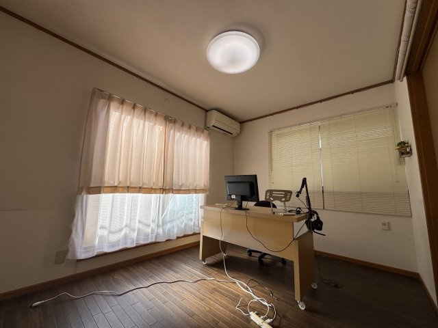 -三丁目不動産-　上里町神保原　中古戸建の洋室|ゆったりした洋室です