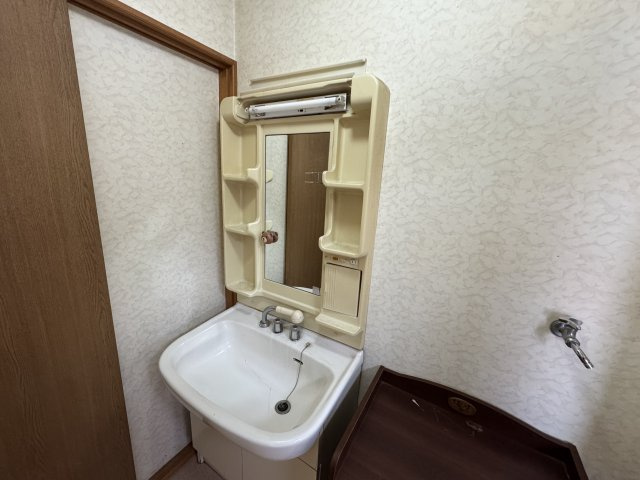-三丁目不動産-　上里町神保原　中古戸建の洗面所|忙しい朝には欠かせない洗面所です