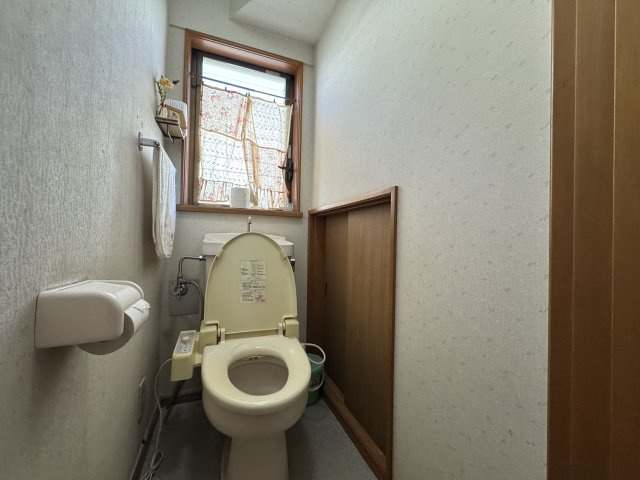 -三丁目不動産-　上里町神保原　中古戸建のトイレ|落ち着いた色調のトイレです