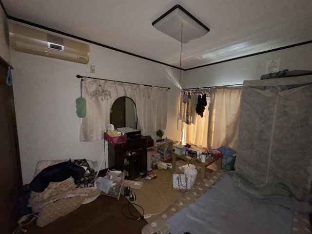 -三丁目不動産-　熊谷市拾六間の洋室|広々とした洋室です