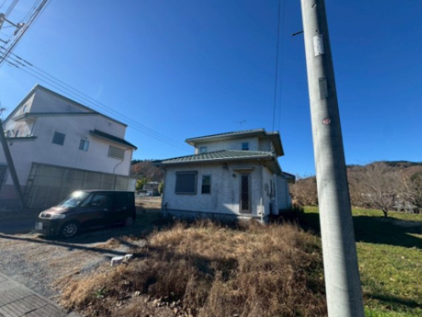 -三丁目不動産-　秩父郡長瀞町中野上　平成25年築　県民共済の前面道路含む現地写真|前面道路含む現地写真です