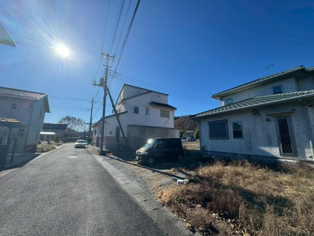 -三丁目不動産-　秩父郡長瀞町中野上　平成25年築　県民共済の前面道路含む現地写真|前面道路含む現地写真です