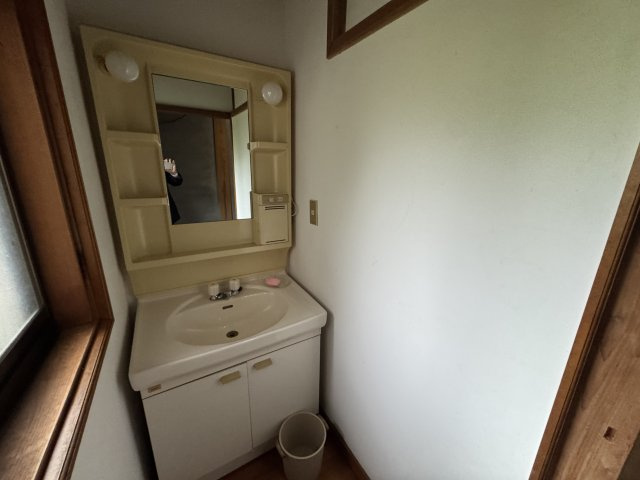 -三丁目不動産-秩父郡長瀞町野上下郷の洗面所|ゆったりとスペースのある洗面所