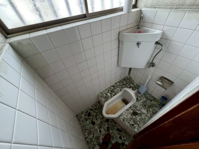 -三丁目不動産-　熊谷市柿沼　駐車3台可のトイレ|落ち着いた色調のトイレです