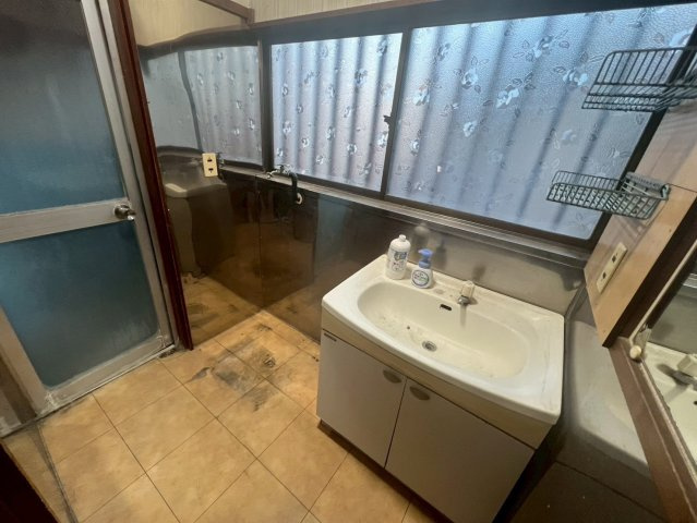 -三丁目不動産-　熊谷市柿沼　駐車3台可の洗面所|コンパクトで使いやすい洗面所
