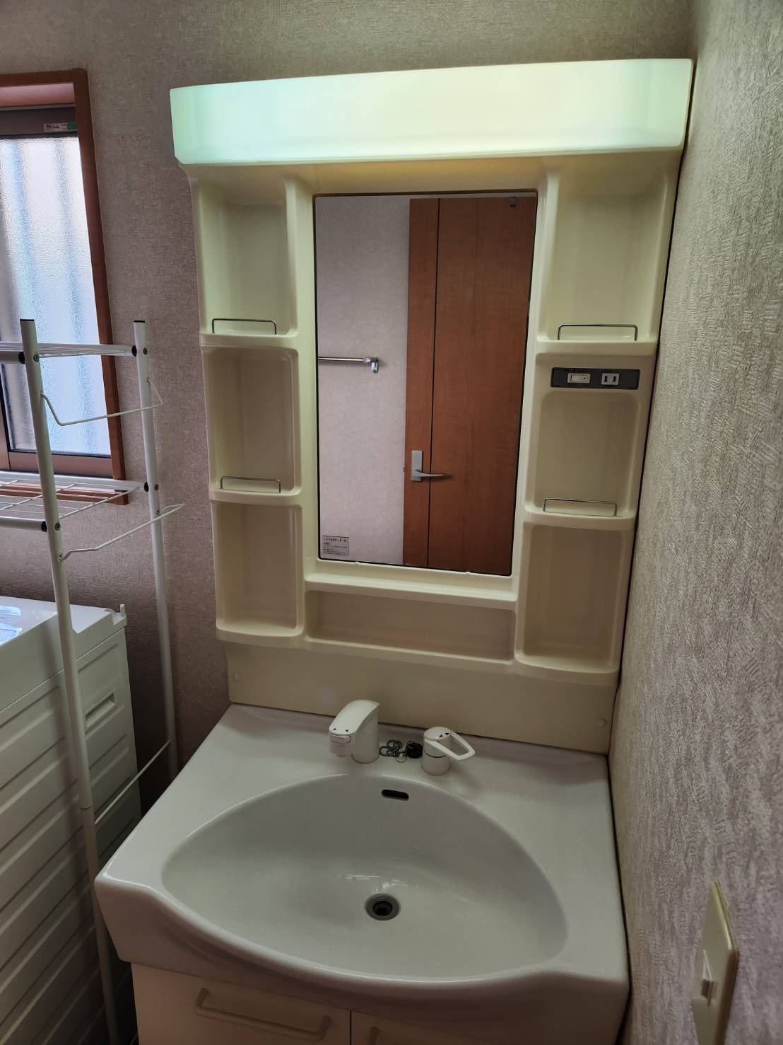 さいたま市見沼区戸建 の独立洗面台|独立洗面化粧台が付いています