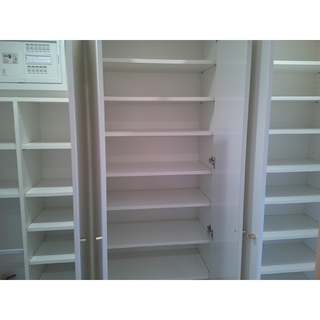 稲城市東長沼の賃貸マンションの収納